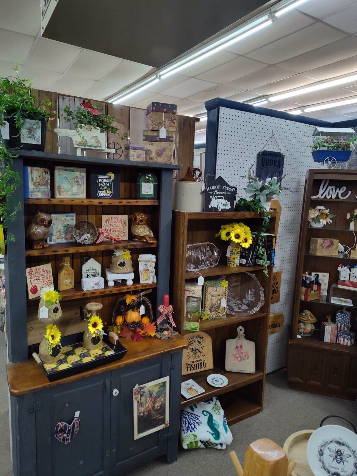 A styled booth of handcrafted gifts, signs, and seasonal décor