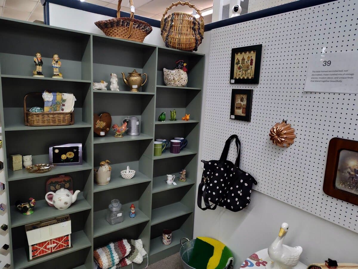 Figurines, teapots & baskets